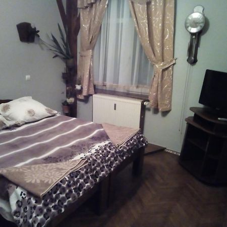 Готель Центральний Brody Bagian luar foto